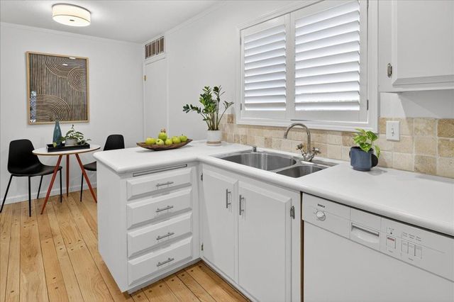 97 Clarewood Ln, Oakland, CA 94618