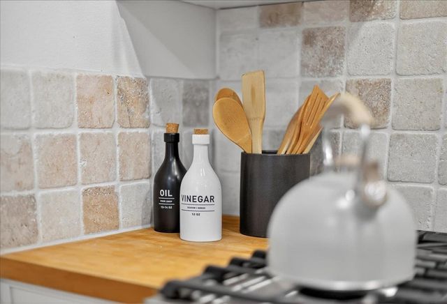 97 Clarewood Ln, Oakland, CA 94618