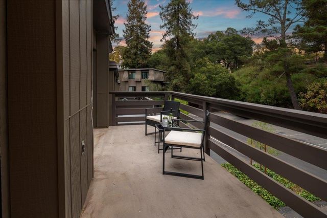 97 Clarewood Ln, Oakland, CA 94618