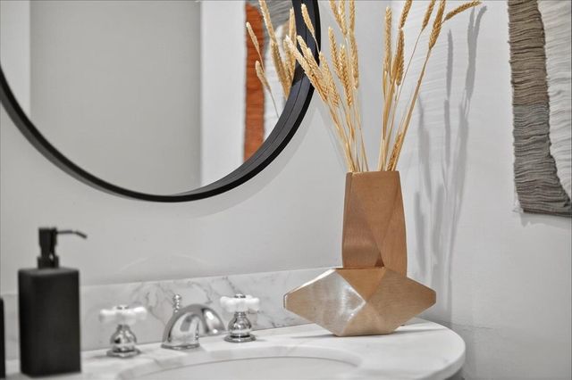 97 Clarewood Ln, Oakland, CA 94618