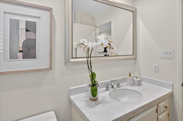 97 Clarewood Ln, Oakland, CA 94618