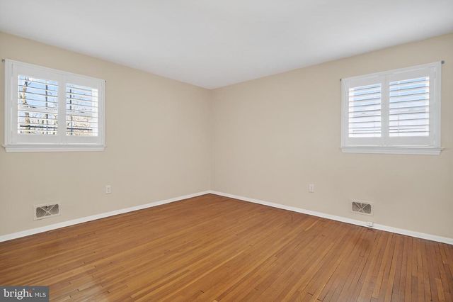 9 RYDAL DR, Lawrence Township, NJ 08648