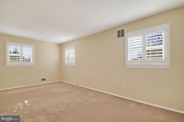 9 RYDAL DR, Lawrence Township, NJ 08648