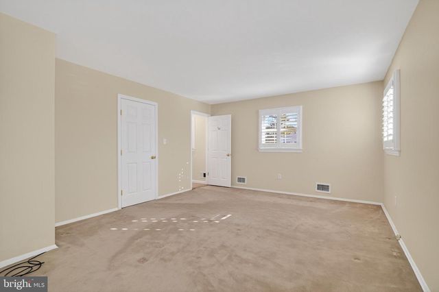 9 RYDAL DR, Lawrence Township, NJ 08648