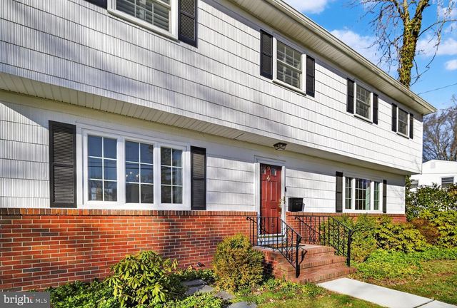 9 RYDAL DR, Lawrence Township, NJ 08648