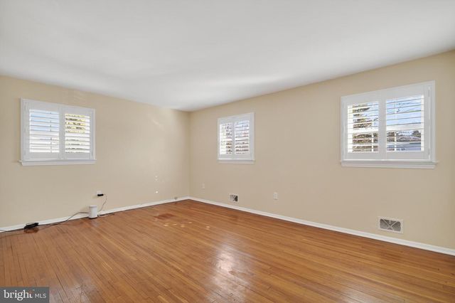 9 RYDAL DR, Lawrence Township, NJ 08648