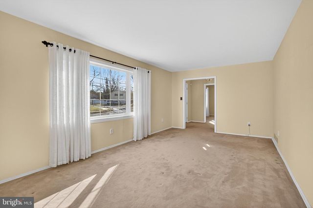 9 RYDAL DR, Lawrence Township, NJ 08648