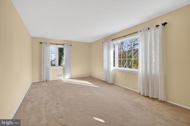 9 RYDAL DR, Lawrence Township, NJ 08648