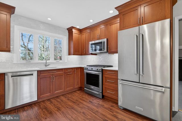 9 RYDAL DR, Lawrence Township, NJ 08648