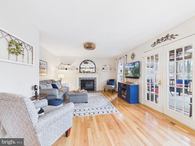 3689 HETTEN LN, Woodbridge, VA 22193