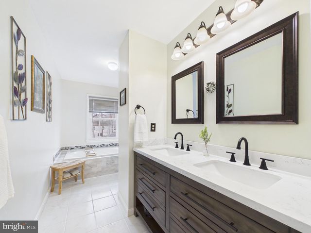 3689 HETTEN LN, Woodbridge, VA 22193