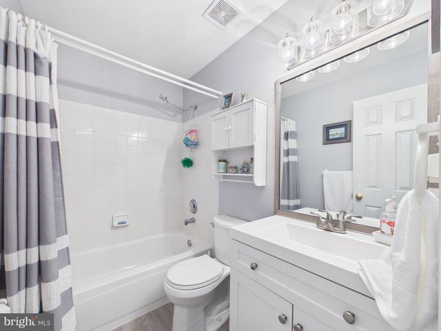 3689 HETTEN LN, Woodbridge, VA 22193