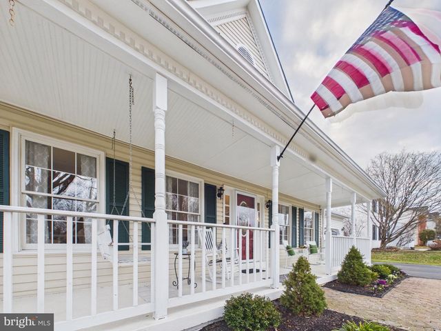 3689 HETTEN LN, Woodbridge, VA 22193