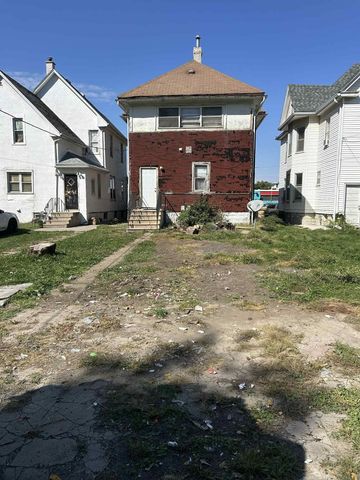915 W 5th Street, Waterloo, IA 50702