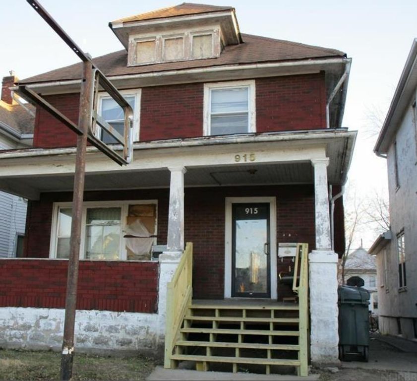 915 W 5th Street, Waterloo, IA 50702