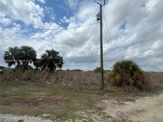 7025 Beaver Cir, La Belle, FL 33935