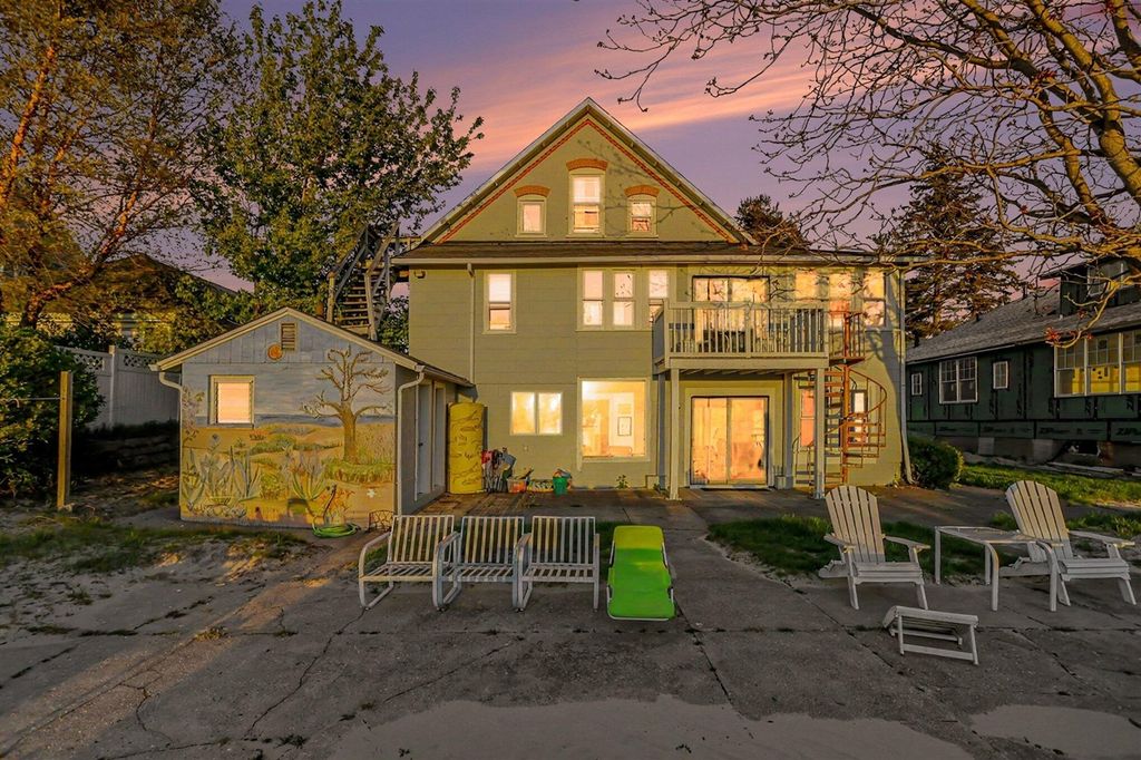 409 N Shore Drive, South Haven, MI 49090
