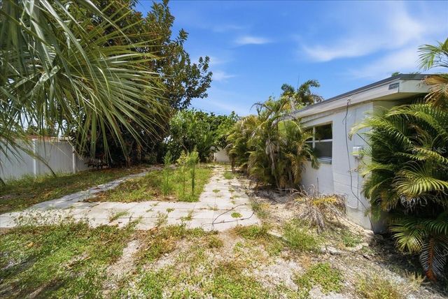 2316 HOLYOKE AVENUE, Bradenton, FL 34207