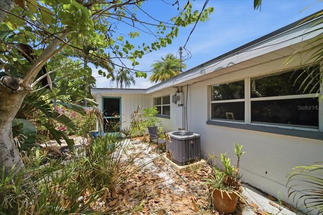 2316 HOLYOKE AVENUE, Bradenton, FL 34207