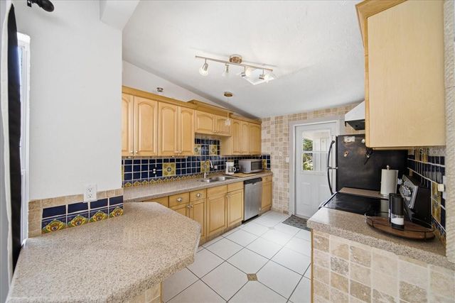 2316 HOLYOKE AVENUE, Bradenton, FL 34207
