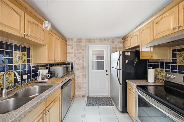 2316 HOLYOKE AVENUE, Bradenton, FL 34207