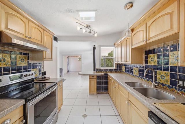 2316 HOLYOKE AVENUE, Bradenton, FL 34207