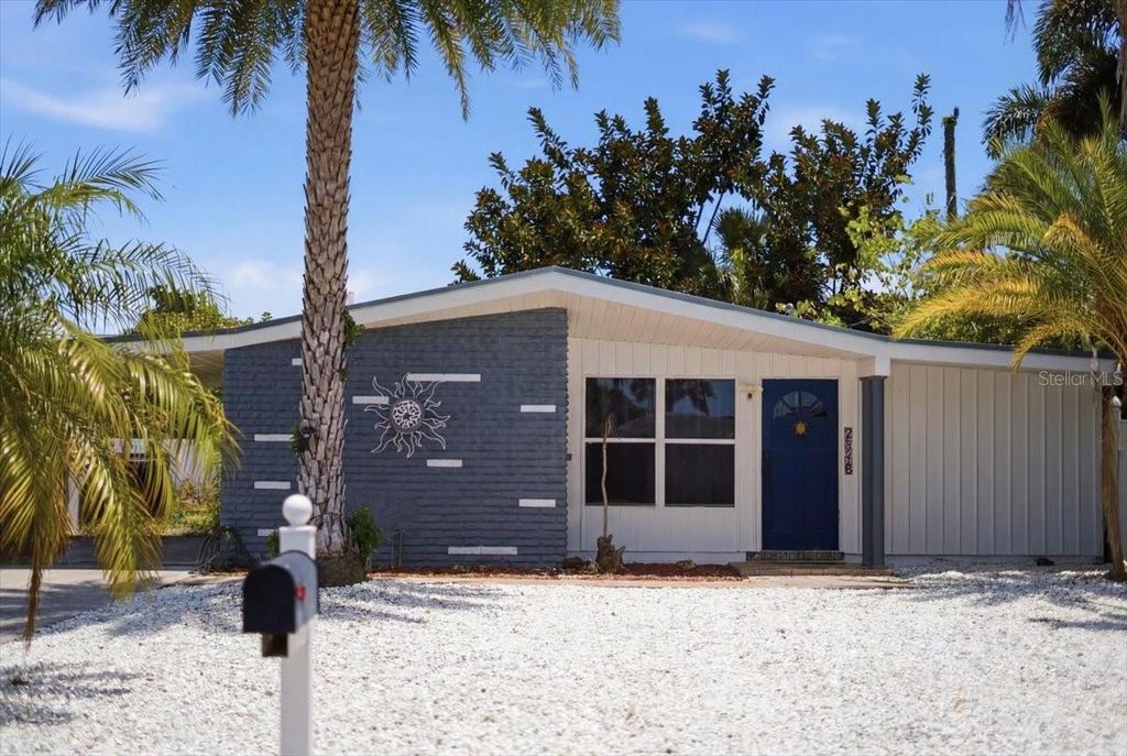 2316 HOLYOKE AVENUE, Bradenton, FL 34207