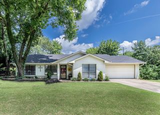 2100 W Loren Circle, Fayetteville, AR 72701