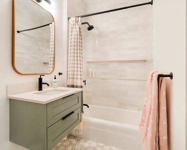 165 Putnam Avenue B, Cambridge, MA 02138