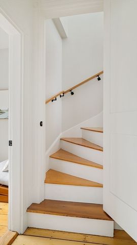 165 Putnam Avenue B, Cambridge, MA 02138