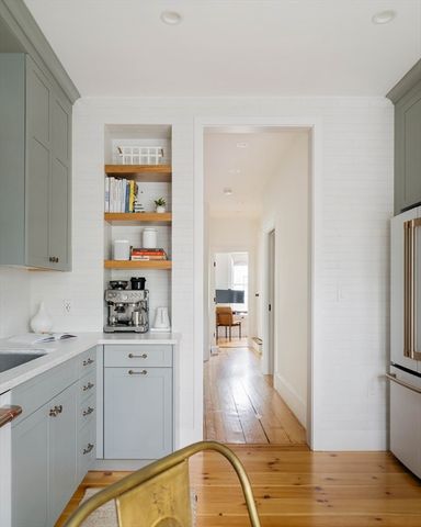 165 Putnam Avenue B, Cambridge, MA 02138