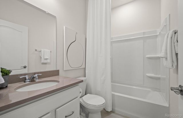 42696 Arbor Drive, Clinton Charter Township, MI 48038