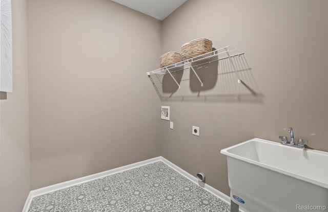 42696 Arbor Drive, Clinton Charter Township, MI 48038