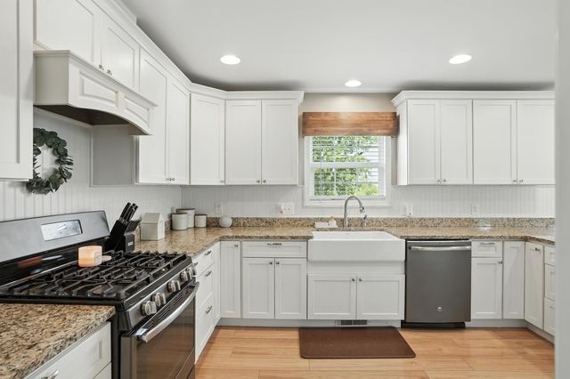 688 Village Pkwy, Lowell, IN 46356