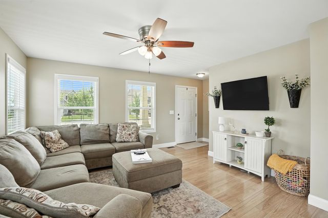 688 Village Pkwy, Lowell, IN 46356