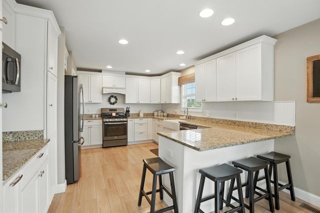 688 Village Pkwy, Lowell, IN 46356