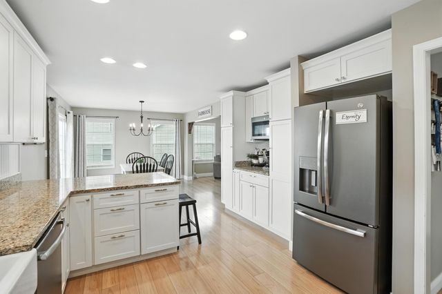 688 Village Pkwy, Lowell, IN 46356