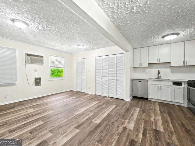 2559 Dale Creek Drive NW, Atlanta, GA 30318