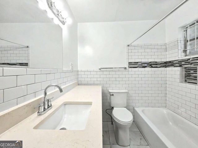 2559 Dale Creek Drive NW, Atlanta, GA 30318