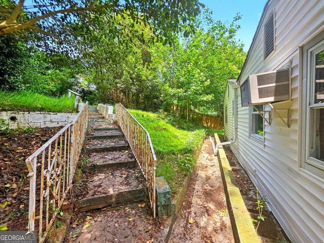 2559 Dale Creek Drive NW, Atlanta, GA 30318