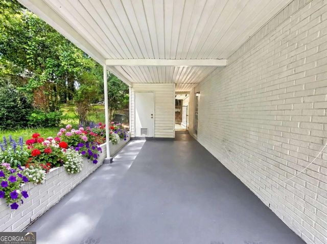 2559 Dale Creek Drive NW, Atlanta, GA 30318