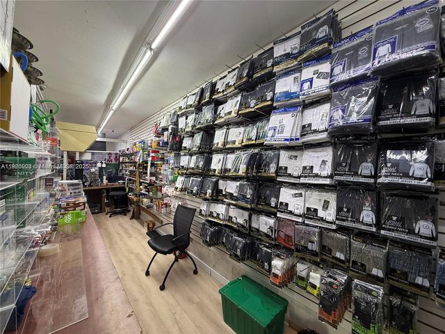 2243 Simms St, Hollywood, FL 33020