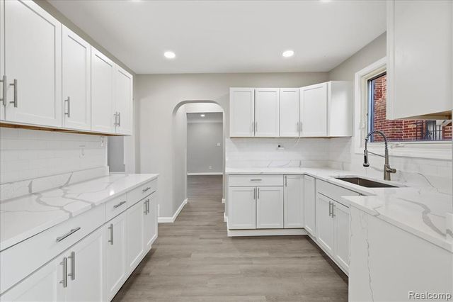 18961 Pennington Drive, Detroit, MI 48221