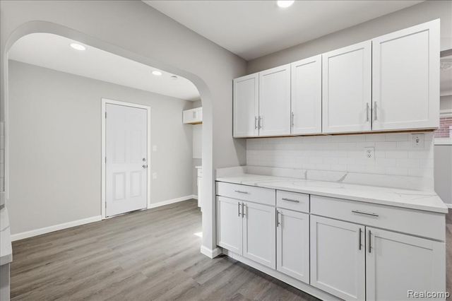 18961 Pennington Drive, Detroit, MI 48221