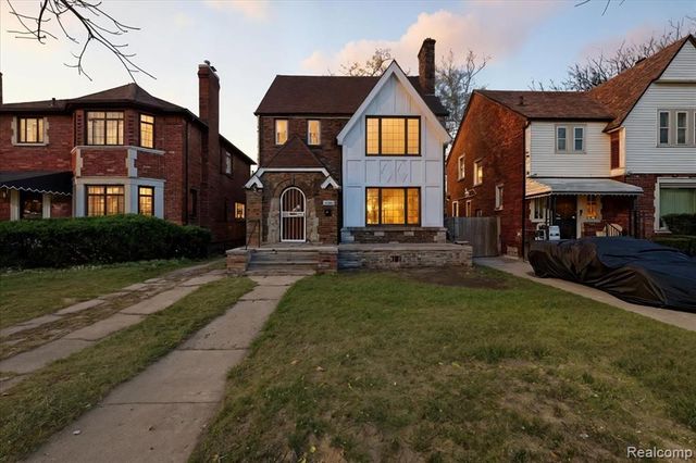 18961 Pennington Drive, Detroit, MI 48221