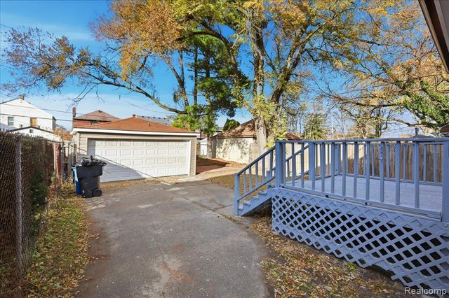 18961 Pennington Drive, Detroit, MI 48221