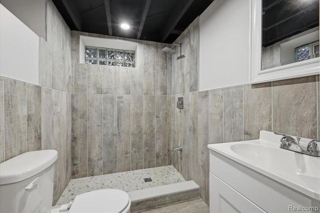 18961 Pennington Drive, Detroit, MI 48221