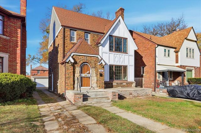 18961 Pennington Drive, Detroit, MI 48221