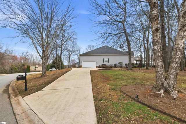 18 Neyland Drive, Fountain Inn, SC 29644