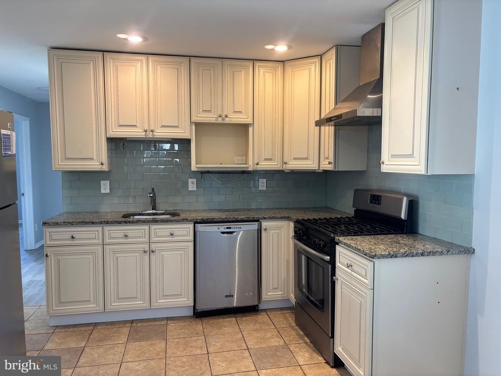 Image 10 of property listing at 1702 MCAULIFFE DR, Rockville, MD 20851